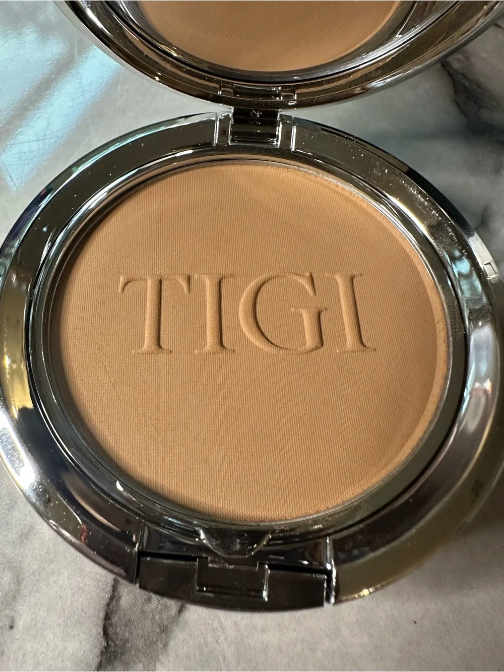 TIGI Compact Pressed Setting Powder color- Entice, black liquid eyeliner